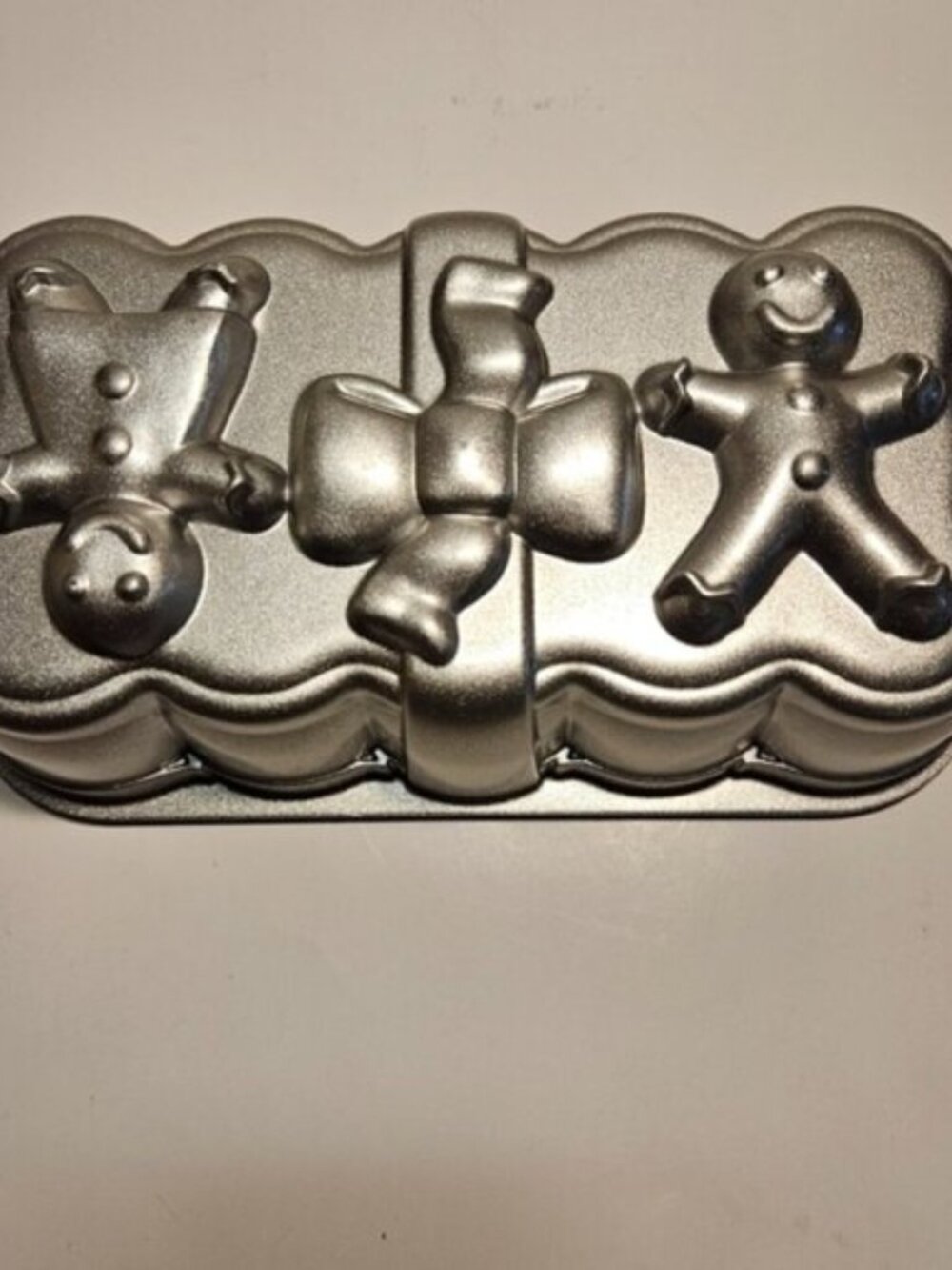 Nordic Ware 1 lb. Gingerbread Loaf Pan Cast Aluminum 3D Images Imprint
